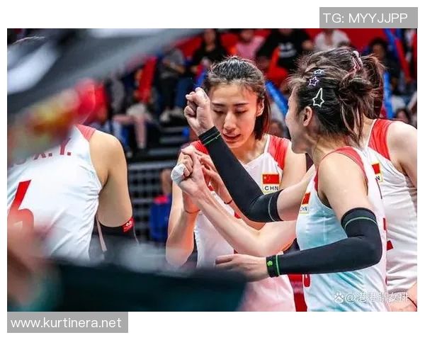 南京排球队荣登排球意识排行榜第三名展现强大实力与团队合作精神 南京排球队荣登排球意识排行榜第三名展现强大实力与团队合作精神