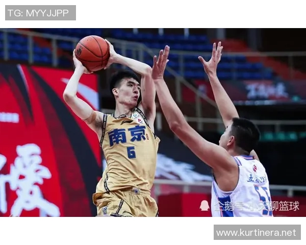 南京羽毛球队心理素质引发热议球员表现与心理状态的深度探讨 南京羽毛球队心理素质引发热议球员表现与心理状态的深度探讨