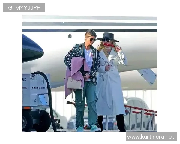 布兰妮与足球明星的浪漫故事揭秘及其背后的情感纠葛 布兰妮与足球明星的浪漫故事揭秘及其背后的情感纠葛