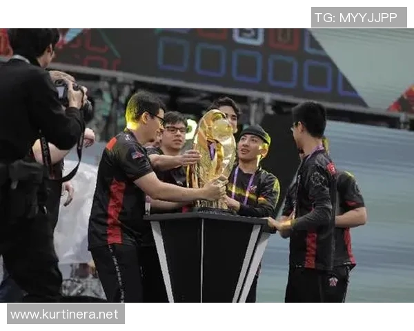 成都与重庆足球队对决赛后分析与经验总结 成都与重庆足球队对决赛后分析与经验总结