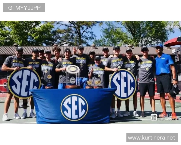 成都网球队逆袭之路:从默默无闻到奥运荣耀的奋斗故事 成都网球队逆袭之路:从默默无闻到奥运荣耀的奋斗故事