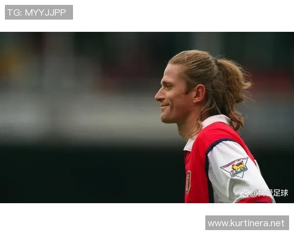 足球明星三字揭秘：他们背后的故事与成就让你重新认识这些绿茵场上的传奇人物